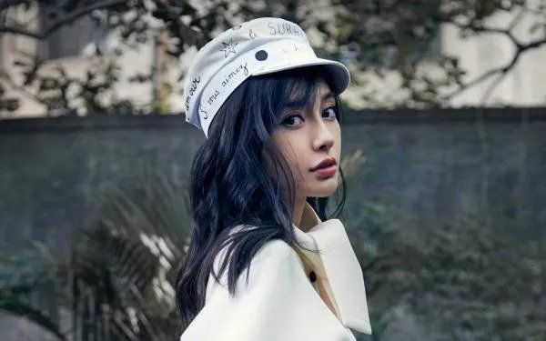 angelababy在ins配图，你觉得有什么深意吗？