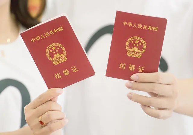 拍结婚证件照姿势大全 结婚登记照怎么拍好看