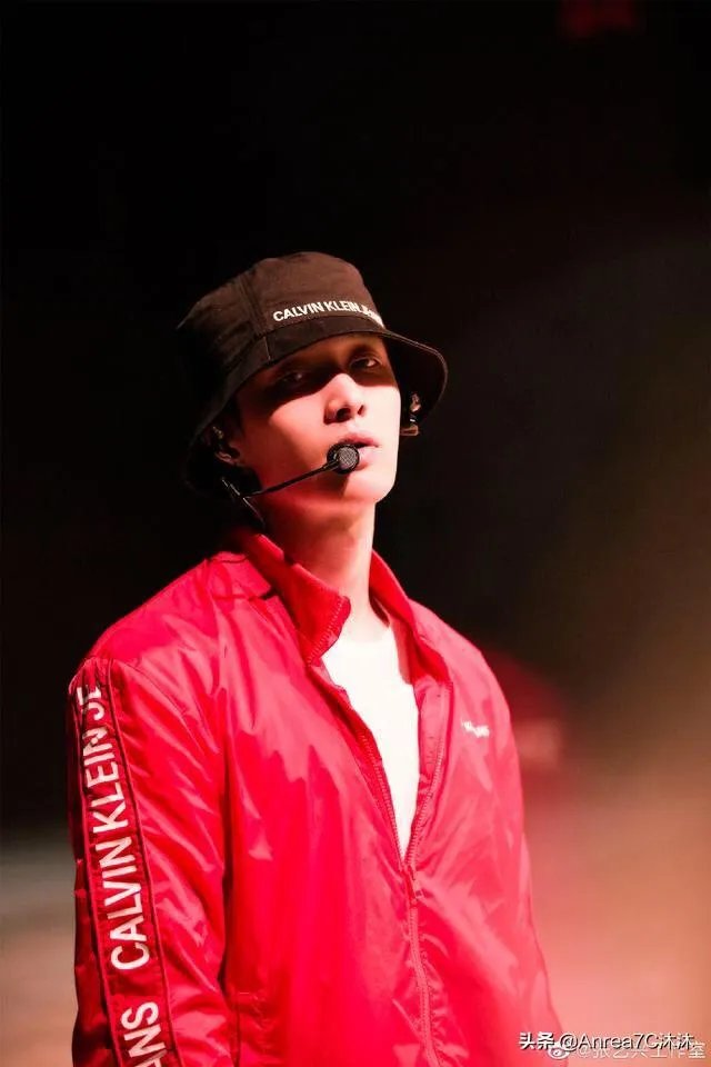 你如何看待张艺兴假唱风波？深夜小作文感动你了吗？