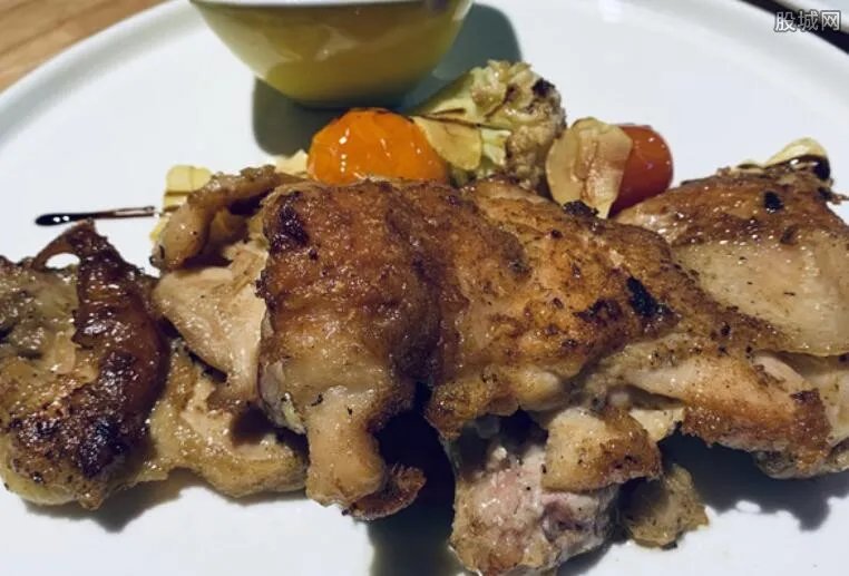 知名餐厅3000块一桌被吐槽 厉家菜你吃过没有？