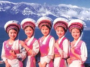 白族姑娘衣服连夜被穿好，此事的来龙去脉是什么？