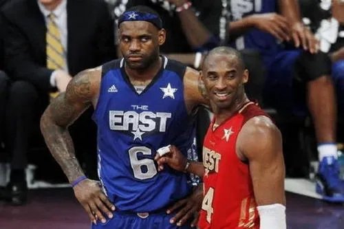 湖人主场致敬科比，詹姆斯含泪致辞，詹姆斯科比谁更强呢？