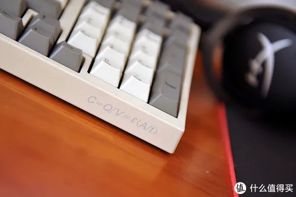 新年新面貌 — 更新布置下电脑桌面上的那些相关设备