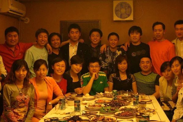 因妻子同学聚会怀疑出轨将其棍杀，为何同学聚会让人如此反感？