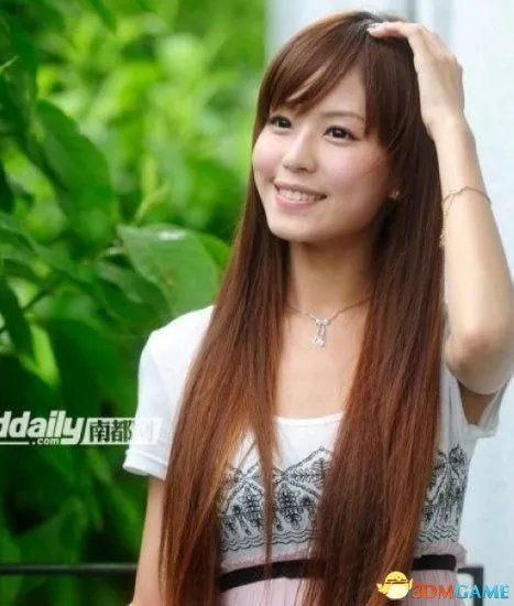 深大校花温健婷新旧照片对比：青涩退去变优雅