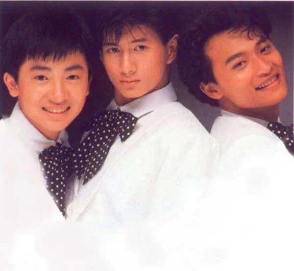 小虎队出道31年再次同框引发青春回忆杀，他们的哪些歌曲是你的童年回忆？