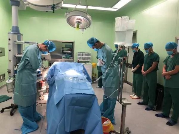 湖南一男子瞒着母亲捐献遗体器官救5人，你如何看待此男子的行为？