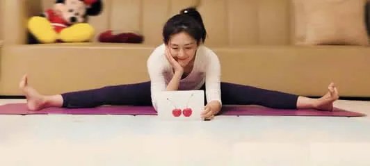 谢娜回应穿旧外套具体详情：谢娜穿旧外套帅气有范