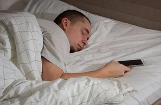 一个人总是凌晨三四点醒，是身体出现了什么问题吗？