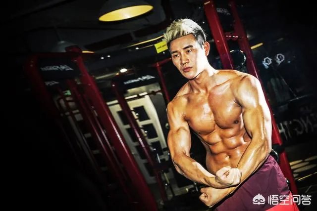 如何评价“小兵张嘎”扮演者在新歌MV《哥不是娘炮》中的造型？