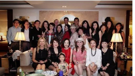 鲁豫豪华欧式别墅曝光，网友却称看起来像鬼屋