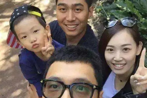 王永飞曾离开王宝强生活落魄，是如何走到导演这条路上的？