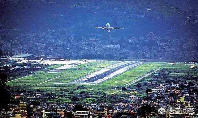 对于刚刚发生的孟加拉国客机失事事故，你有什么看法？