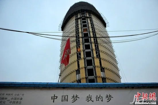 人民日报新大楼披上“土豪金”似黄金甲