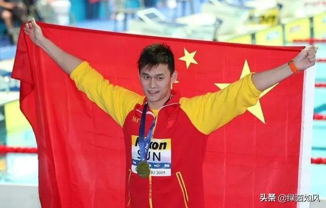 央视记者惹争议，采访完孙杨直接切画面，网友质疑不尊重季新杰，你怎么看？