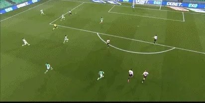 面对贝蒂斯武磊空门不进，是武磊射门不正确，还是对方神勇？