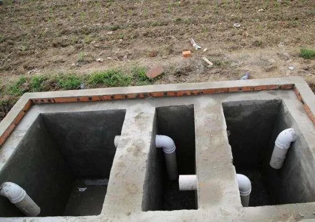 农村改厕是一个旱厕蹲便器能直接在上面安装个坐便器吗？为什么？