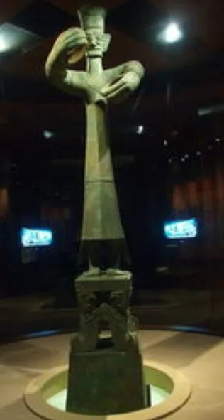 三星堆最大青铜尊被提取，文物是历史的瑰宝，它出土了哪些著名文物？