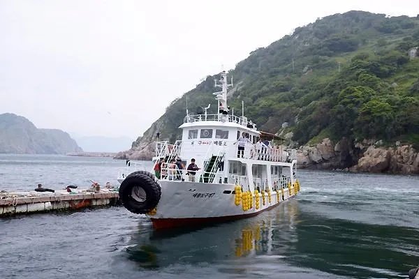 韩国客船沉没下去后，网友为什么会谴责船长？