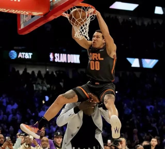 琼斯战胜戈登获得扣篮大赛冠军，算冷门吗？