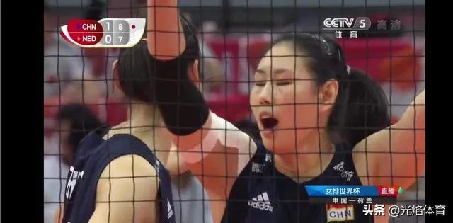 女排战胜荷兰获九连胜，但为何比赛中朱婷怒吼队友，赛后全队没有庆祝，当时发生了什么？