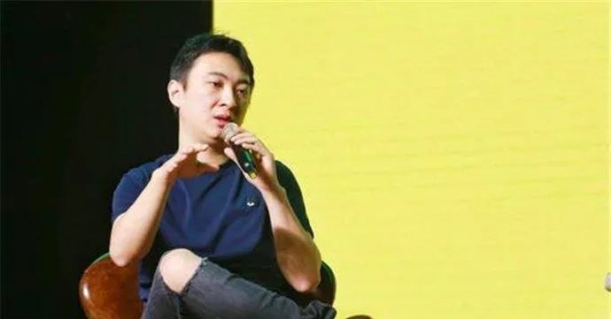 王思聪带女生现身楼盘看房，王思聪与这位女生是何关系？