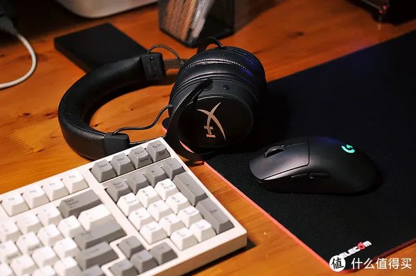 新年新面貌 — 更新布置下电脑桌面上的那些相关设备