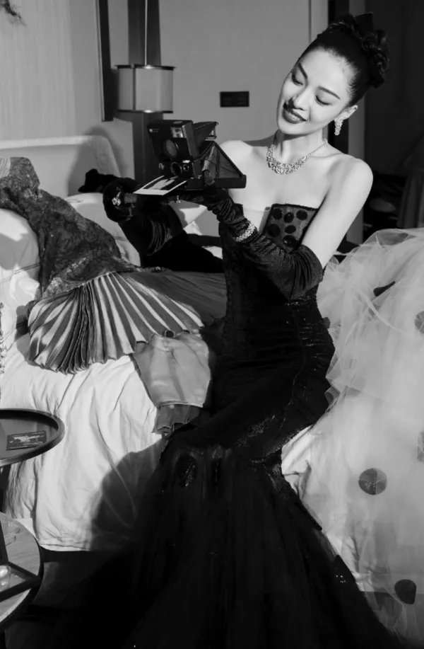 芭莎慈善夜竟然这么卷？女明星几乎人均一件高定！