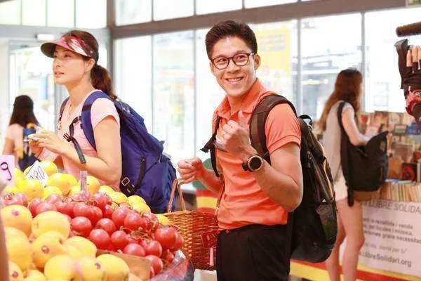 郭晶晶婚礼上父母坐经济舱是怎么回事？