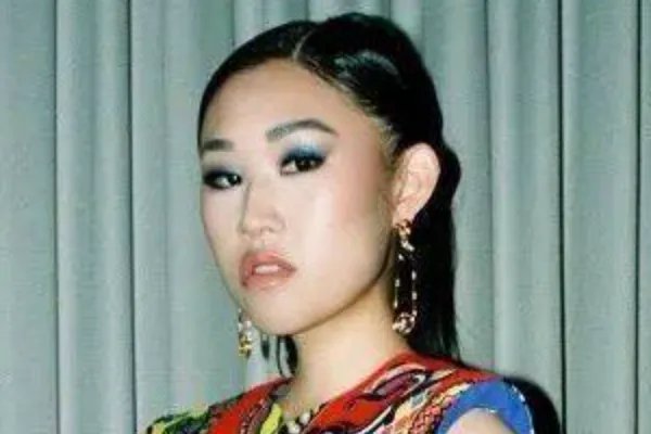 美国亚裔富豪炫富真人秀，《璀璨帝国》里主角们身价究竟如何？