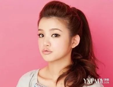 卷发怎样扎好看长卷发发型扎法公主头编发更吸睛