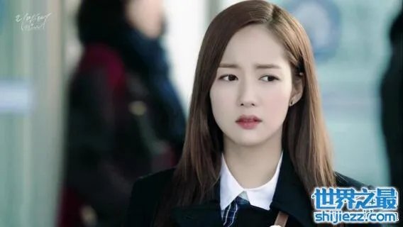 朴敏英整容前后照片对比，简直丑女大翻身 