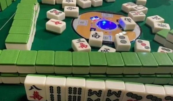 四川新郎接亲被要求打赢麻将才能接走新娘，是如何定输赢的？