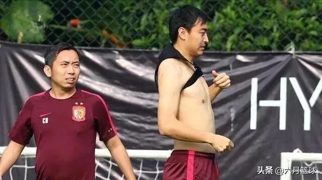 韦世豪脱衣庆祝晒肌肉，有球迷说：没纹身的话打满分，你怎么看？