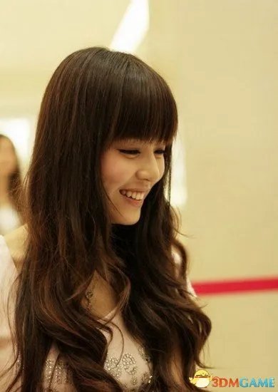 深大校花温健婷新旧照片对比：青涩退去变优雅