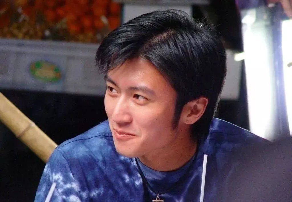 张柏芝风波未平息，谢霆锋忙晒照，无意暴露与王菲的感情状况，你怎么看？