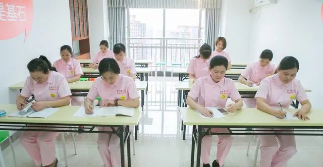 月嫂收入那么高，合理吗？