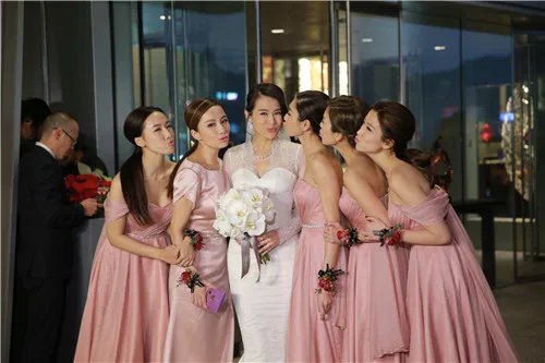 伴娘找几个合适    婚礼伴娘需要做什么