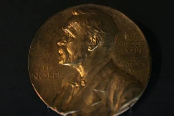 鲍勃迪伦以什么作品获诺贝尔文学奖