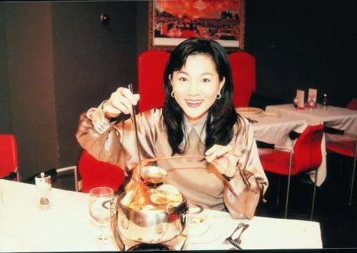 人们常说的帽子天后是谁？