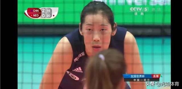 女排战胜荷兰获九连胜，但为何比赛中朱婷怒吼队友，赛后全队没有庆祝，当时发生了什么？