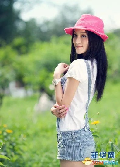 深大校花温健婷新旧照片对比：青涩退去变优雅