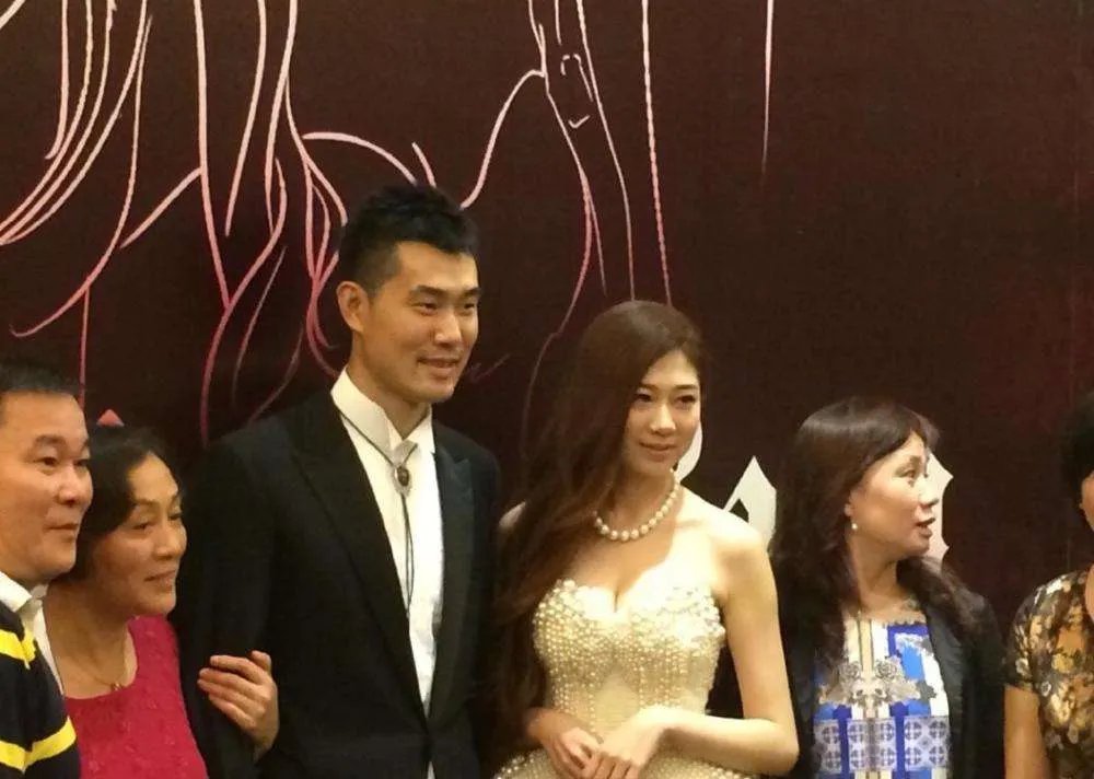 王仕鹏广东年薪是多少 王仕鹏老婆李跑家庭背景