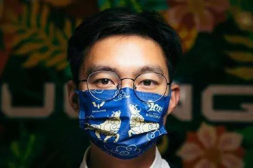 春晚观众戴的红口罩火了！这款口罩的防疫效果如何？
