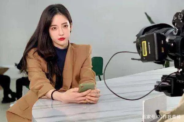 “花蛇”潘南奎只能沦落到靠酒吧打工为生，我们该如何看？