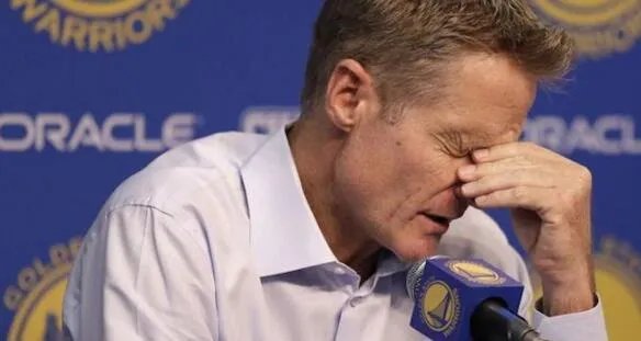 勇士经历了科尔时代的首次四连败，你觉得这个锅该谁背？