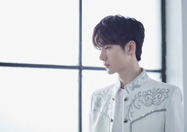 王一博工作室澄清戒指倒影，为何大家对于明星的感情生活如此敏感？