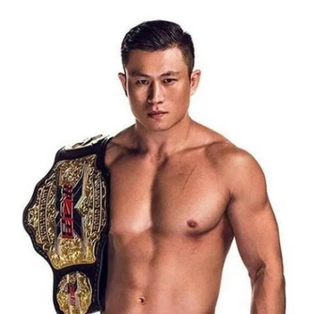 武僧一龙最近和刘二狗的比赛，谈谈你们对中国武术看法？