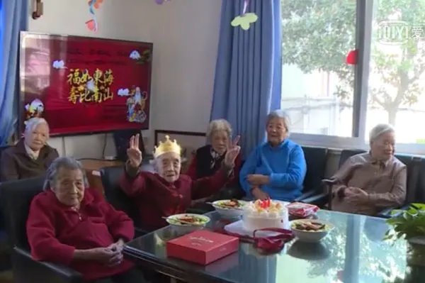 上海百岁老人突破3000，女性占73.98%，她们的长寿秘诀是什么？