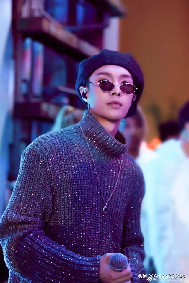 你如何看待张艺兴假唱风波？深夜小作文感动你了吗？